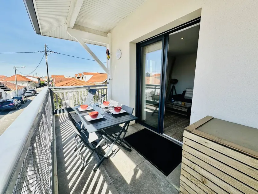 Apartment with garden & terrace - Image 1