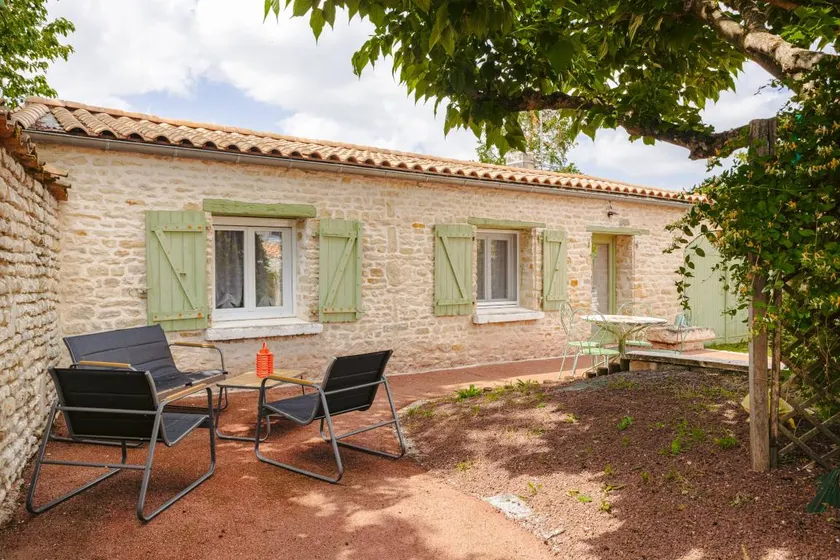 Child-friendly cottage with pool & terrace - Image 1