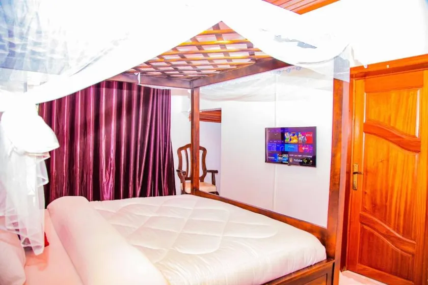 Family-friendly dedicated room with terrace & pool | Pool view - Image 1
