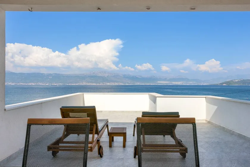 One bedroom apartment near beach Slatine, Čiovo (A-23332-a) - Image 1