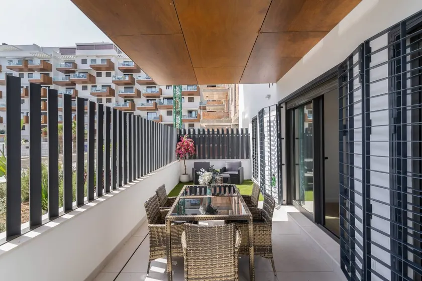 Beachfront Apartment with Pool and Terrace - Image 1