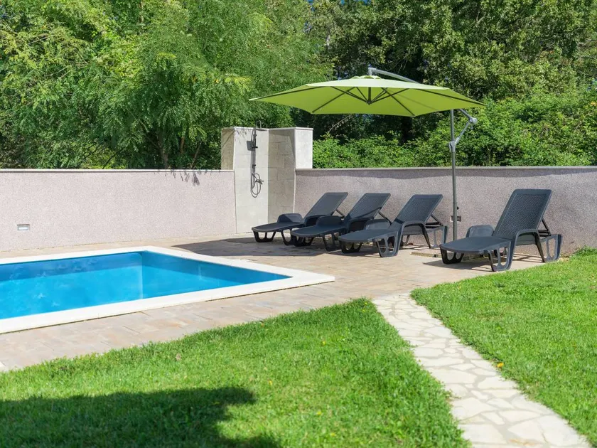 Casa vacacional totalmente equipada con jardín, piscina privada y barbacoa | Admite mascotas - Image 1