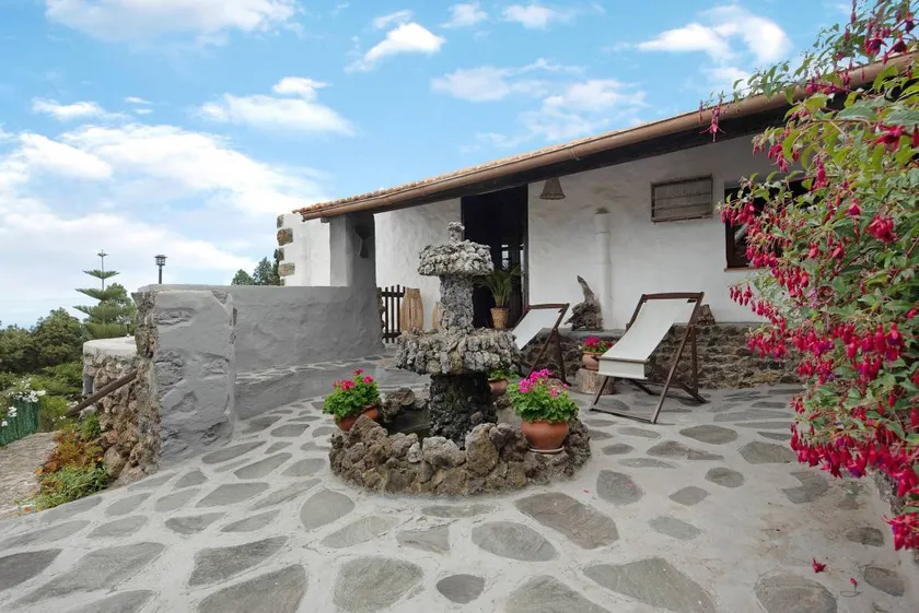 Ferienhaus 'Rosalía' mit Meerblick, Terrasse und WLAN - Image 1