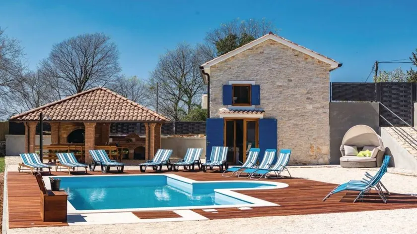 Villa with sauna, barbecue & private pool - Image 1