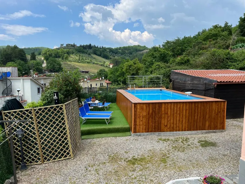 House with barbeque, private pool & garden | City view - Image 1