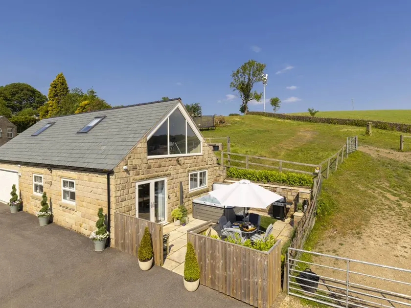 Children-friendly cottage with garden, terrace & jacuzzi - Image 1