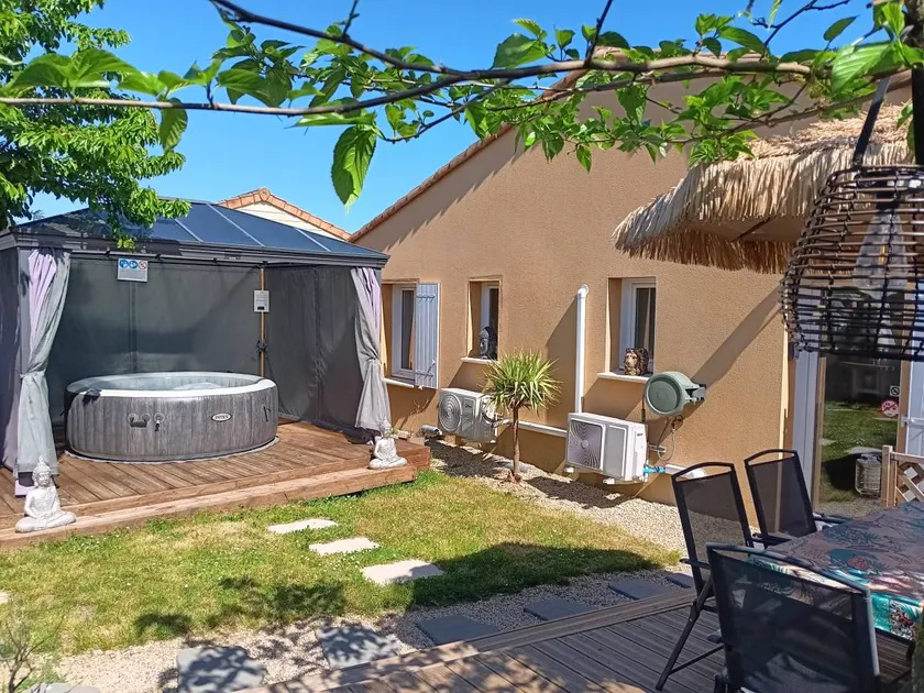 Casa con idromassaggio, barbecue e terrazza | Vista sul giardino | Perfetta per il lavoro da remoto - Image 1