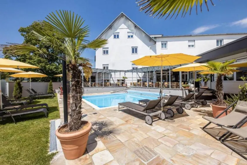 Holiday apartment with terrace, sauna & garden - Image 1