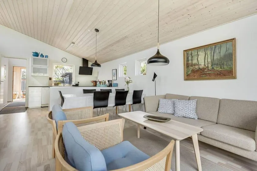 Holiday home with barbeque & terrace - Image 1