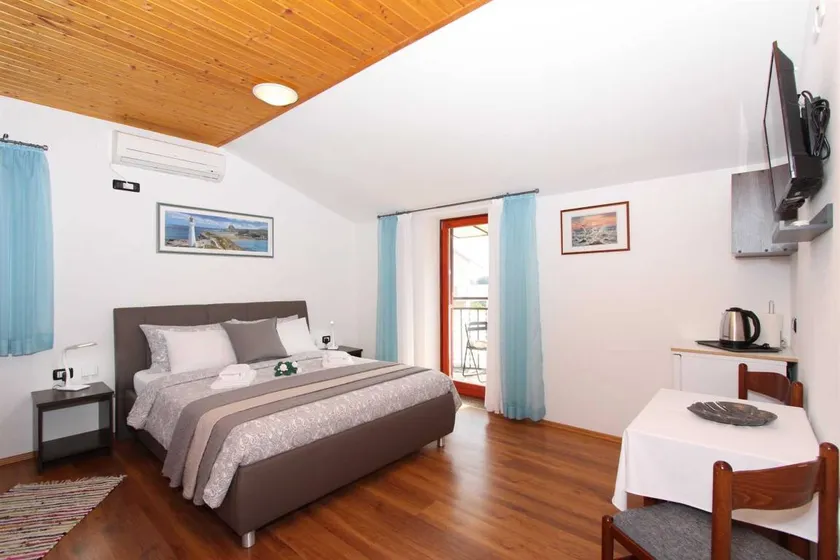 MATOSEVIC Comfort Double Room with Balcony 2 - Image 1