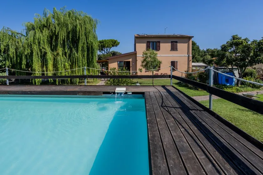 Apartment with pool, garden & BBQ | Garden view - Image 1