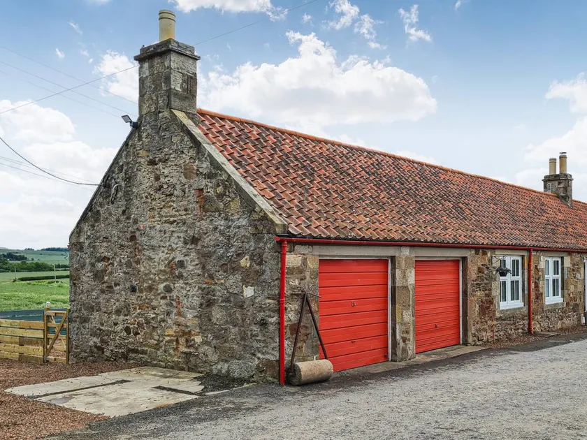 Cottage with barbecue & garden | River view - Image 1