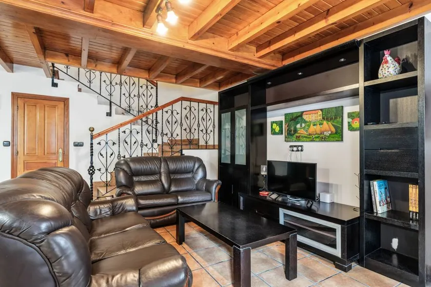 Rural House 'Nuberu' with Mountain Views, Pool, and Barbecue - Image 1