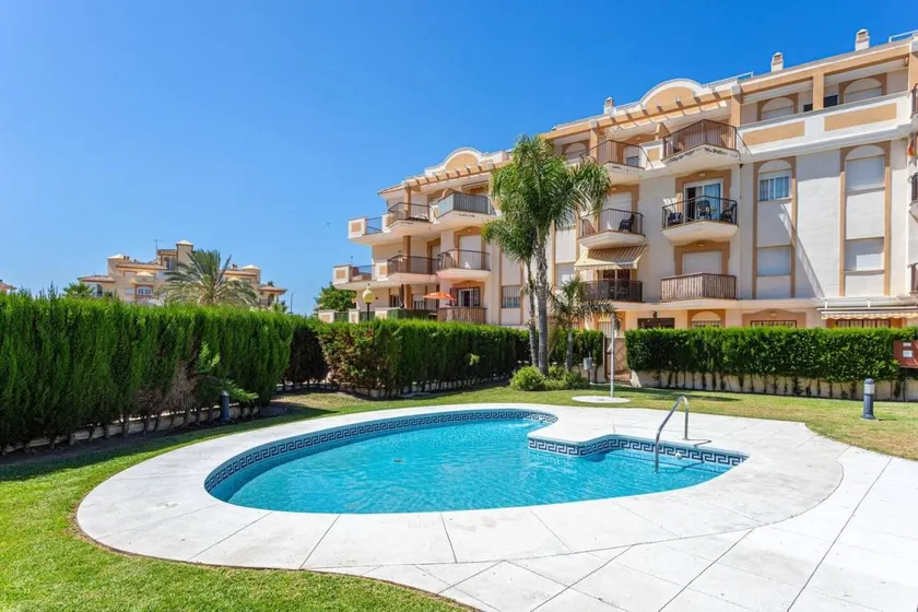 Apartment with garden, terrace & barbecue - Image 1