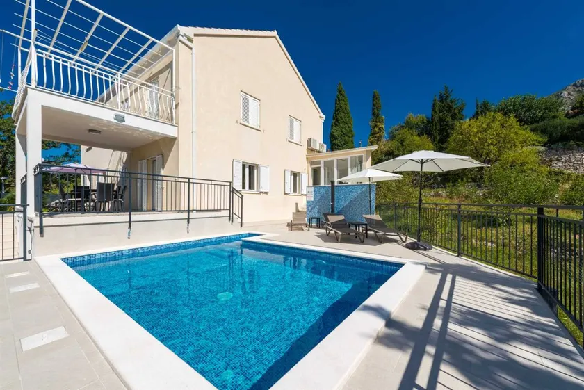 Villa with pool, garden & BBQ | Pool view - Image 1
