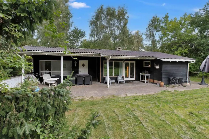 Holiday home with BBQ & terrace | Pets allowed - Image 1