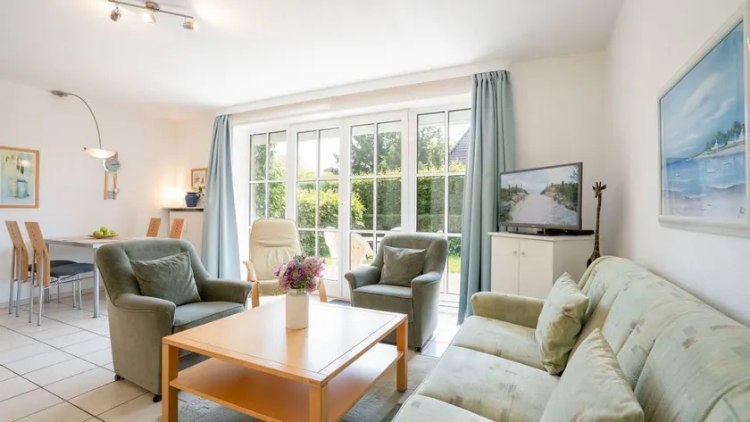 Flat with garden & terrace - Image 1