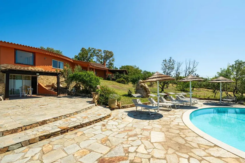 Familienfreundliches schönes Ferienhaus mit Terrasse, Pool und Garten | Meerblick | Perfekt für die Arbeit von Zuhause - Image 1