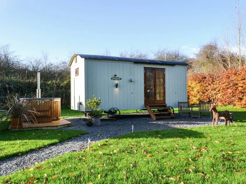 Children-friendly lovely cottage with jacuzzi & garden | River view | Pets are welcome - Image 1