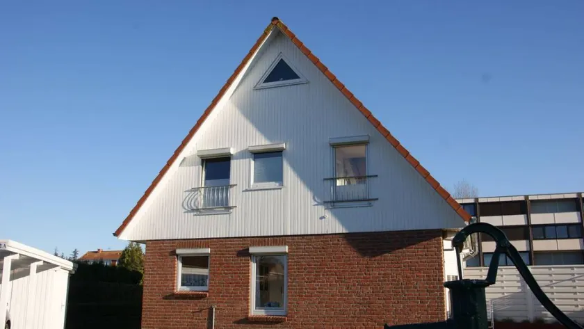 Pleasant holiday home with garden & terrace | Garden view | Next to the beach | Suitable for remote work | Pets allowed - Image 1
