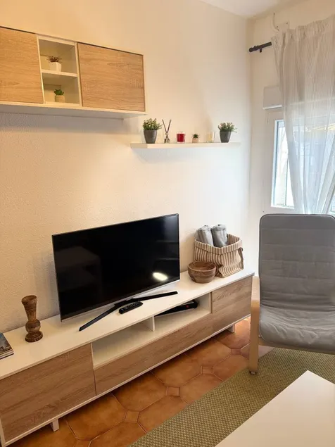 Holiday Home 'Casa De Los Abuelos' with Wi-Fi - Image 1