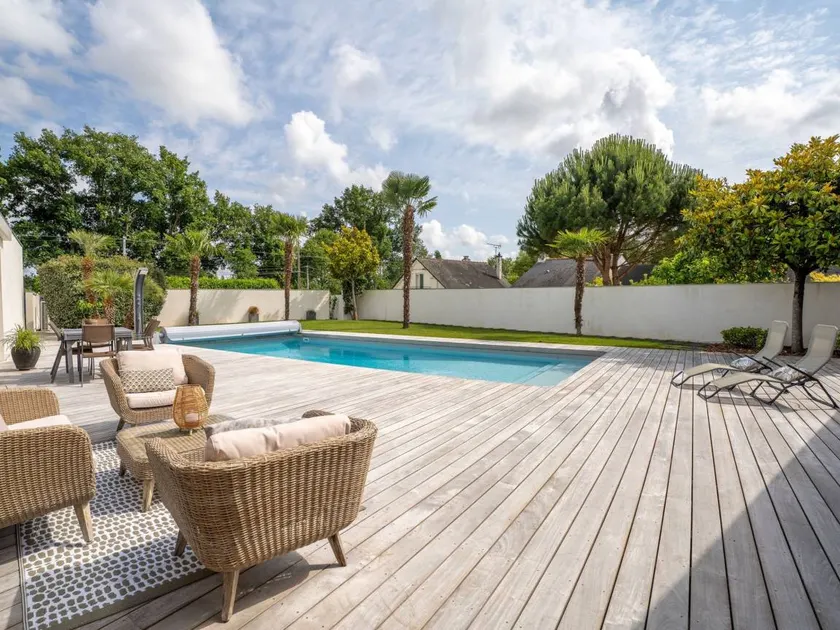 Bed & breakfast with pool - Image 1