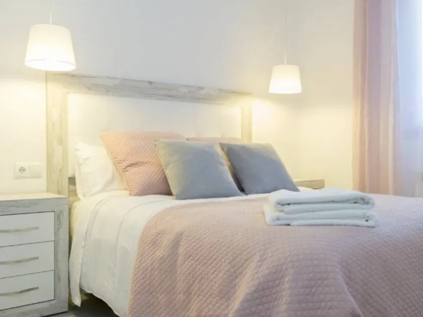 Renovated Apartment in Central Logroño with Private Parking - Image 1