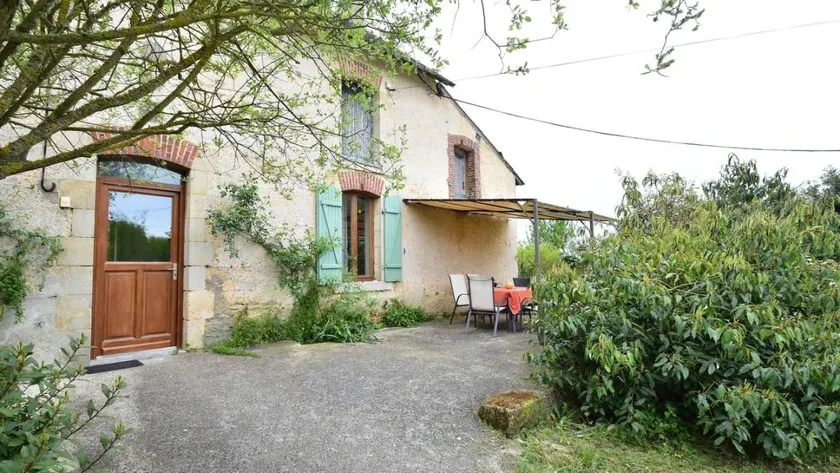 Holiday apartment with barbecue, garden & pool - Image 1