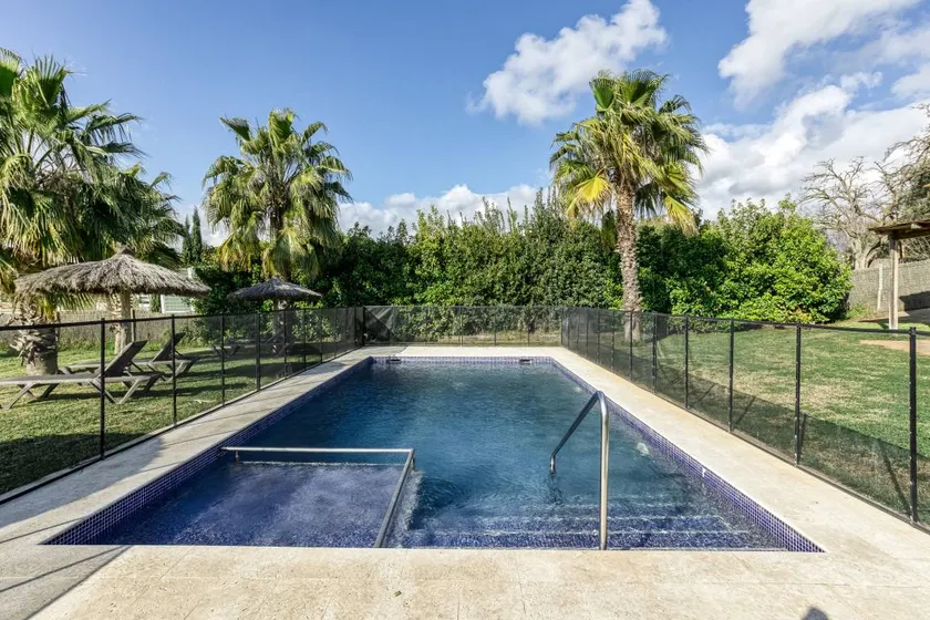 Fully equipped nice flat with pool, jacuzzi & garden | Garden view - Image 1