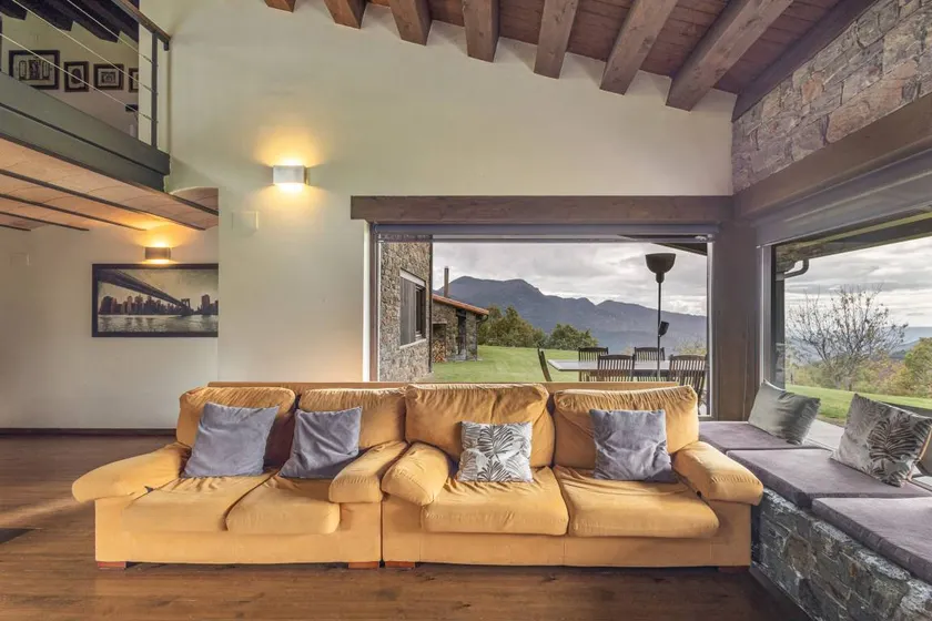 Chalet 'Casa Campelles 2' with Mountain View, Shared Terrace and Wi-Fi - Image 1