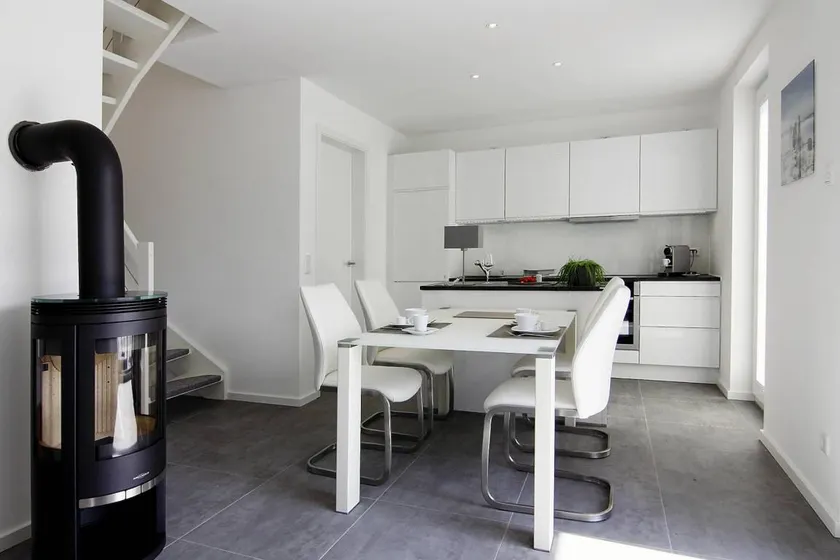 Holiday home with garden, barbeque & terrace - Image 1