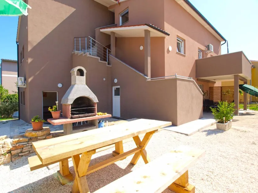 Pleasant holiday apartment with BBQ & terrace | Sea view - Image 1