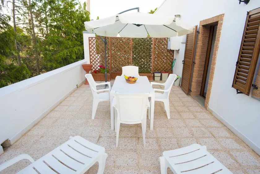 Apartamento vacacional con jardín, barbacoa y terraza - Image 1