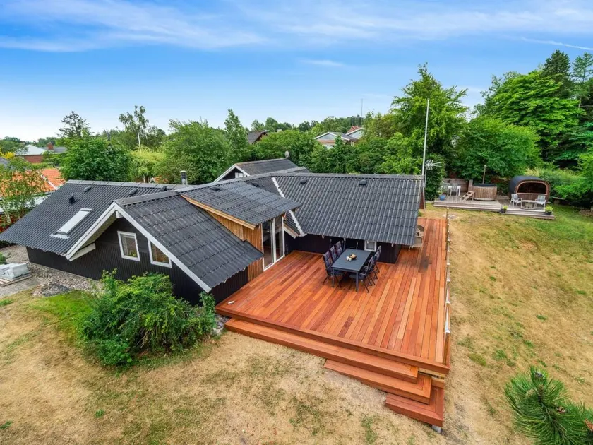 Casa adatta alle famiglie con terrazza, giardino e idromassaggio - Image 1