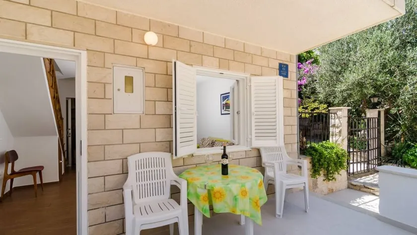 Fully equipped holiday home with terrace | Sea view - Image 1