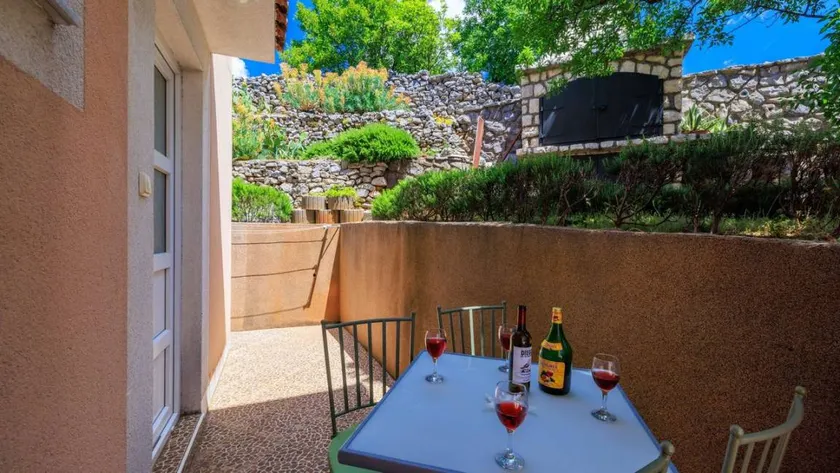 Pleasant apartment with terrace & barbecue - Image 1