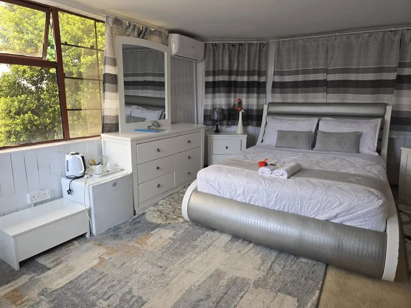 Family-oriented lovely dedicated room with jacuzzi, barbecue & pool | Pets are welcome - Image 1