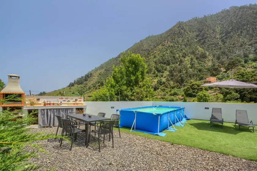 Family-friendly finca with barbecue, terrace & garden | Sea view | Good for workation - Image 1
