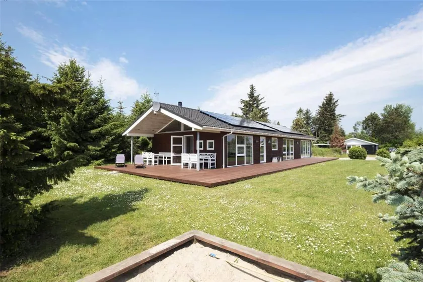 Family-oriented house with terrace, pool & BBQ | Pets are welcome - Image 1