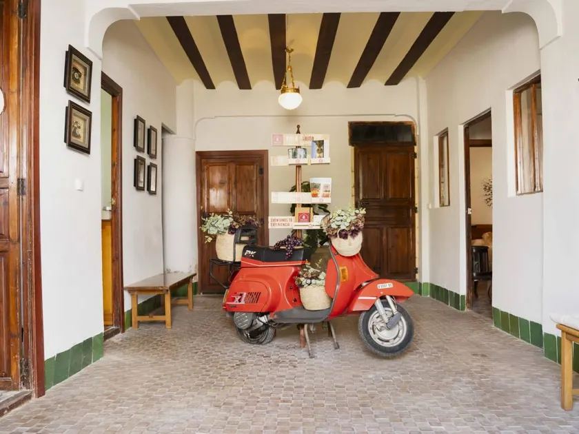 Beautiful villa with 4 bedrooms for 16 persons - Image 1