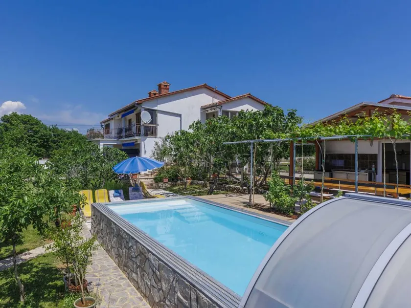 Apartamento con terraza, piscina privada y jardín - Image 1