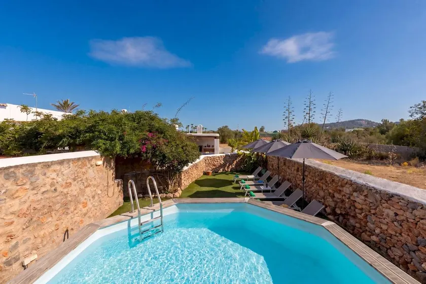 Apartment with terrace, private pool & barbecue - Image 1