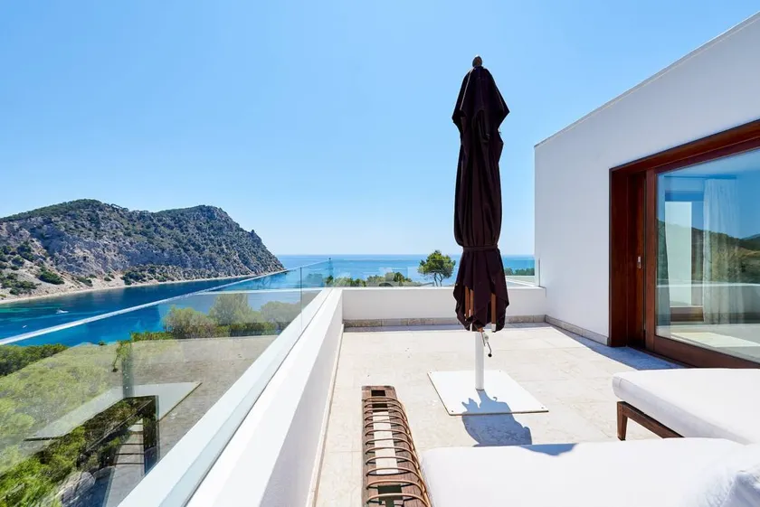 Villa mit Garten, privatem Pool und Terrasse | Stadtblick - Image 1