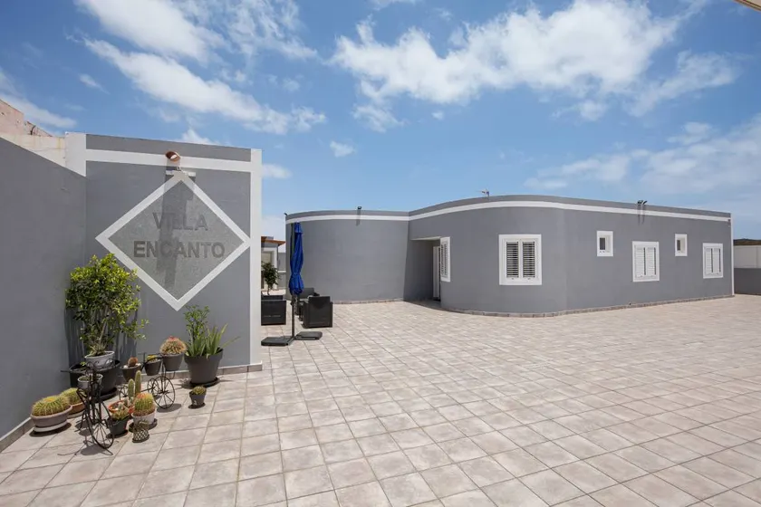 Ample villa with garden, BBQ & terrace - Image 1