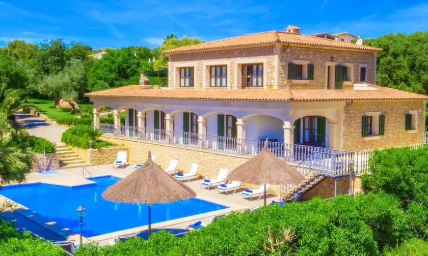Villa with BBQ, private pool & garden | Mountain view | Perfect for remote work - Image 1