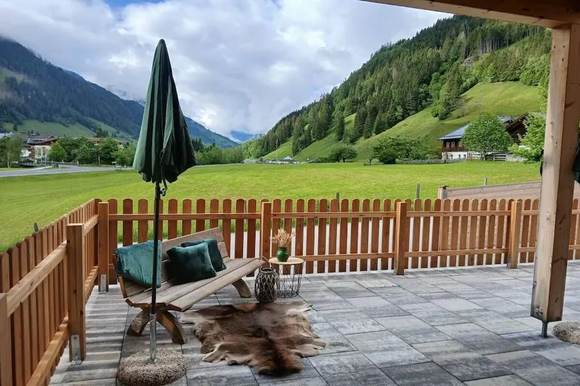 Fully equipped holiday home with garden, BBQ & terrace | Close to the ski | Dogs allowed - Image 1