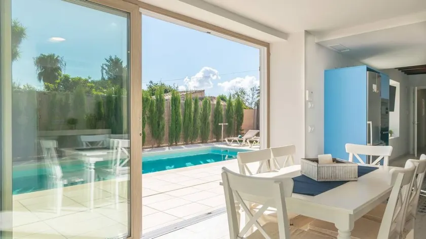 Apartment with BBQ, garden & pool - Image 1