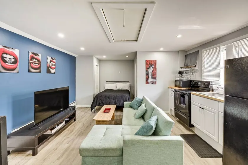Pet Friendly Long Island Guest House Walk to Bay - Image 1