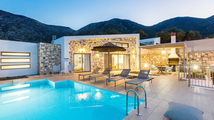 Villa with terrace, private pool & barbecue - Image 1