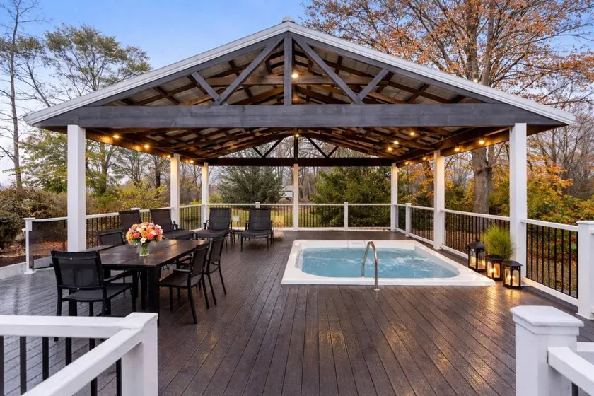 Blue Star #3 Location, Location 12 person hot tub! - Image 1